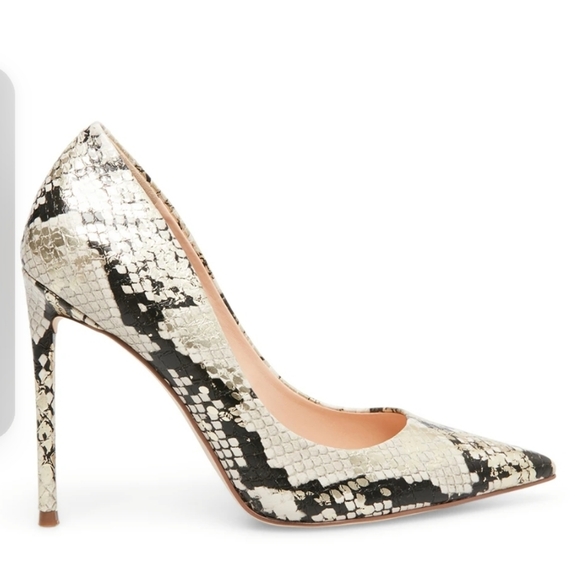 Steve Madden Shoes - Steve Madden